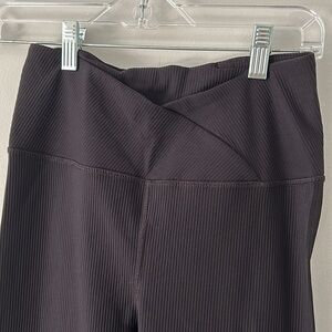 Cross over ribbed legging